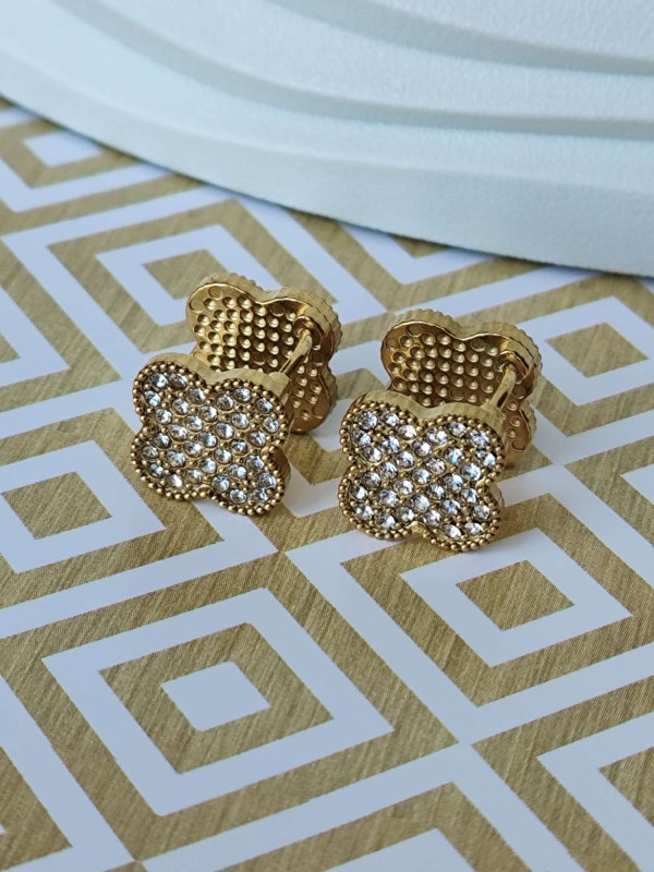 Сережки двосторонні в стилі «Конюшина», каміння та зелена емаль, золотисті