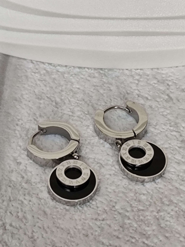 Сріблясті сережки-підвіски з нержавіючої сталі чорна емаль, покриття родій